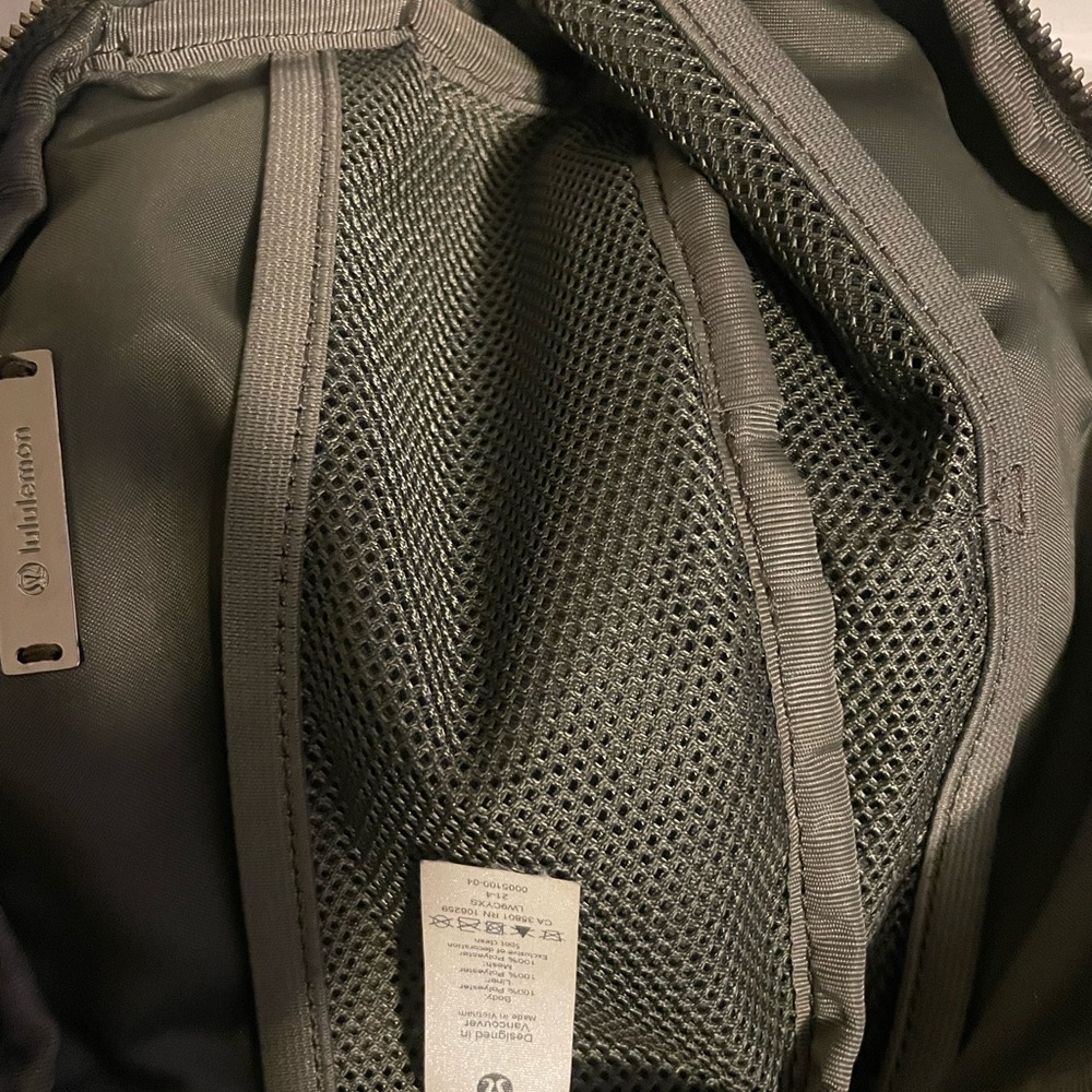 NWOT Lululemon Athletica Camo Belt Bag - Picture 6 of 8